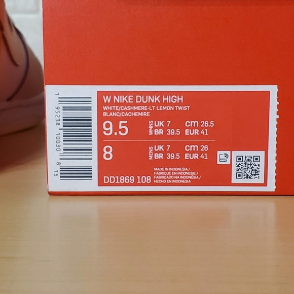 Nike Dunk High Womens Size 9.5 White Cashmere Lemon Twist DD1869-108 - Picture 2 of 12